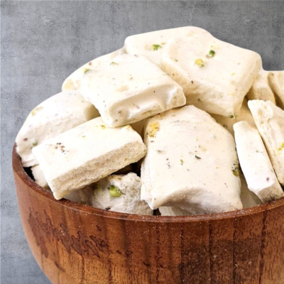 VANILLA PISTACHIO CRUNCHY ICECREAM
(آيسكريم الفستق و الفانيلا مقرقش)