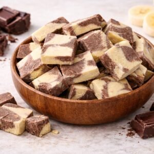 CHOCOLATE BANANA CRUNCHY ICECREAM
(آيسكريم موز بالشوكولا مقرقش)