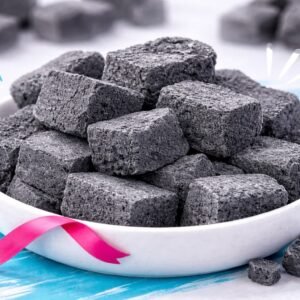 BLACK VANILLA ICECREAM
آيسكريم  بالفانيلا اسود مقرقش