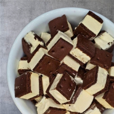 VANILLA CHOCOLATE SANDWICHآيسكريم الفانيلا و الشوكولا مقرقش