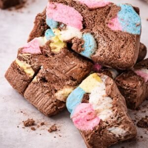 CHOCOLATE MARSHMALLOW ICECREAM
آيسكريم مارشميللو شوكولا مقرقش
