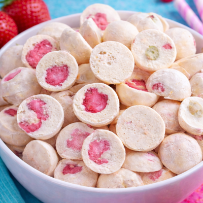 VANILLA STRAWBERRY ICY NO SUGAR ADDED
آيسكريم الفانيلا  بروتين مع حبات الفراوالة بدون سكر مضاف خفيف القرشة