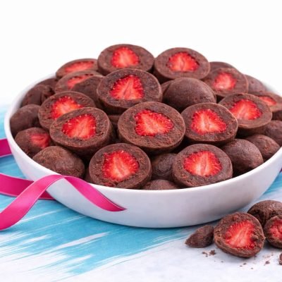 CHOCO STRAWBERRY ICY NO SUGAR ADDED
آيسكريم الشوكولا بروتين مع حبيبات الفراولة بدون سكر مضاف خفيف القرشة
