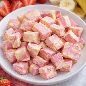 STRAWBERRY BANANA ICY
آيسكريم الفراولة و الموز مقرقش