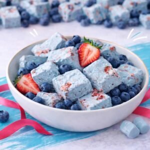BLUEBERRY CRUNCHY ICECREAM WITH STRAWBERRY
آيسكريم البلوبيري مع قطع الفراولة مقرقش