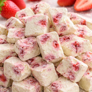 VANILLA STRAWBERRY ICY
آيسكريم الفانيلا مع حبات الفراولة مقرقش